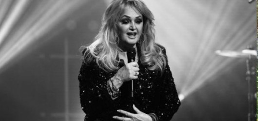 Bonnie Tyler morre aos 75 anos e deixa legado com sucessos que marcaram gerações