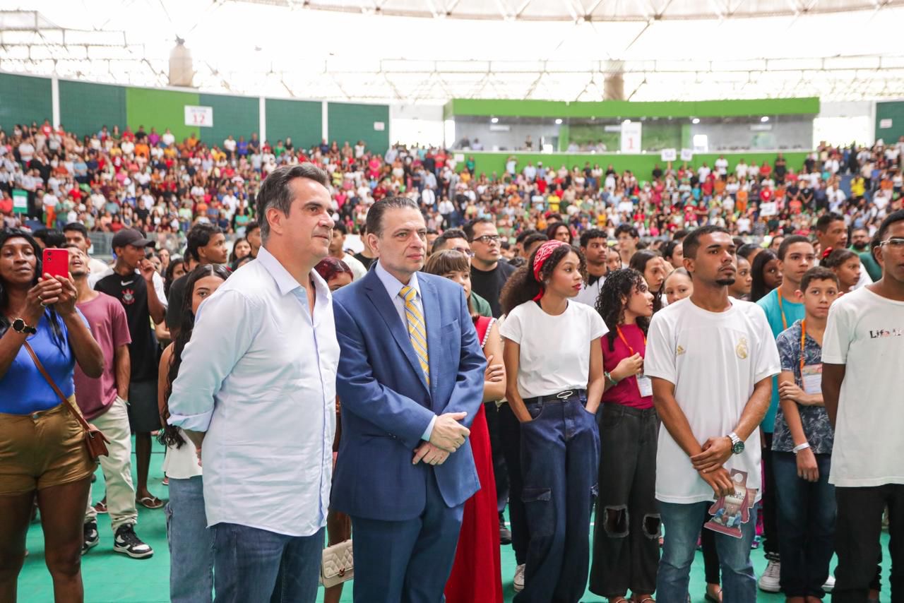 Ciro Nogueira acompanha Pastor Gessivaldo no evento Família ao Pé da Cruz, em Teresina
