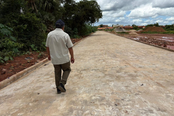 Prefeitura de Esperantina acelera obras e leva pavimentação ao Cristo Redentor