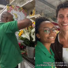 Shawn Mendes surpreende funcionária de floricultura ao aparecer de surpresa em Salvador