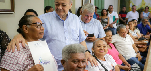 Prefeitura de Teresina entrega 171 registros de imóveis para famílias do Residencial Primavera