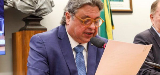 Projeto de Júlio Arcoverde que cria o Selo Cidade Limpa avança na Câmara dos Deputados