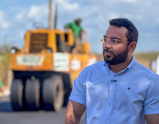 Prefeito Francisco Emanuel vistoria obra de asfalto aguardada há mais de 10 anos em Parnaíba