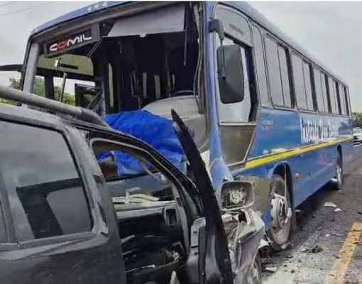 Motorista de caminhonete morre após ficar preso às ferragens em acidente na BR-316