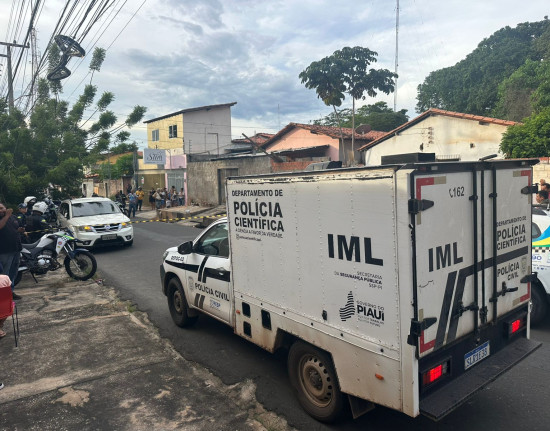 Idoso é encontrado morto dentro de carro no bairro Monte Castelo