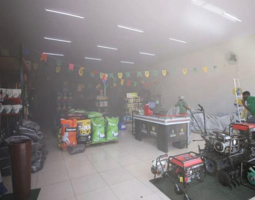 Incêndio atinge depósito de loja agropecuária  em Teresina