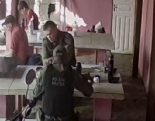 PMs presos por entrarem em motel durante o serviço são soltos pela Justiça