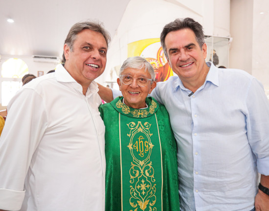 Júlio Arcoverde participa de missa em Teresina após recuperação