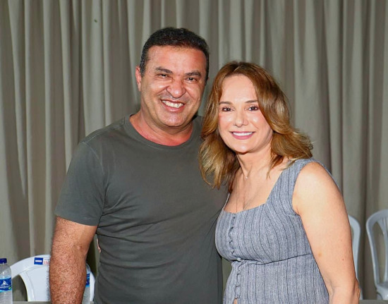 Prefeito Adelmo reúne base aliada em Curimatá para recepcionar deputada Ana Paula