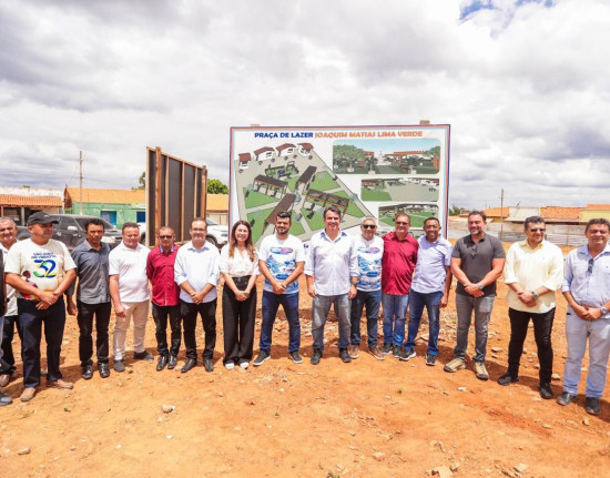 Investimentos de Ciro Nogueira garantem academia de saúde e nova praça em municípios piauienses
