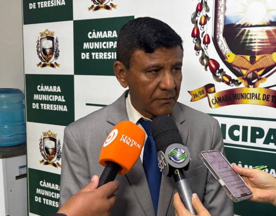 Pedro Alcântara reage a críticas e tenta transferir salário de Tatiana para o TCE