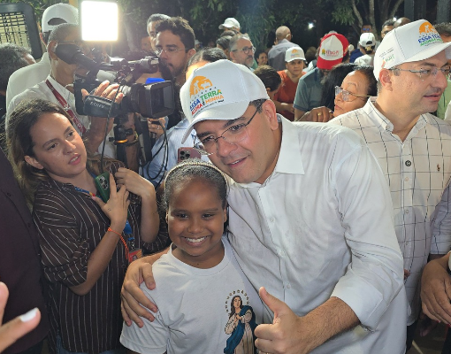 Governador projeta avanço da regularização fundiária após entrega de 100 mil títulos