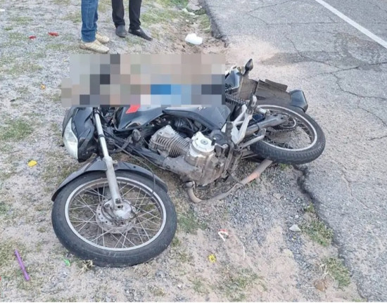 Motociclista morre após perder controle da moto e colidir contra poste em Parnaíba