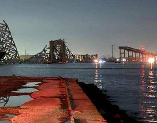 Ponte desmorona após ser atingida por navio nos EUA; Veja vídeo