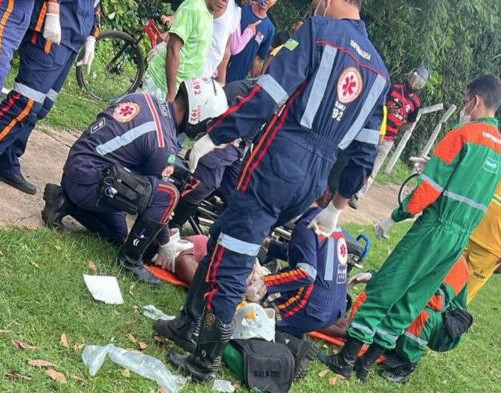 Passageira de moto que caiu de ponte é transferida para o HUT