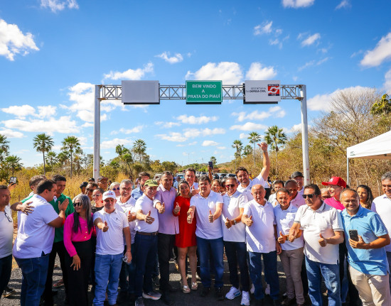 Dr. Vinicius vistoria obras e destaca nova praça e rodovia em Prata do Piauí