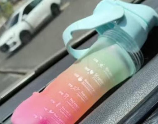 Onda de calor em Teresina faz garrafa plástica derreter dentro de veículo