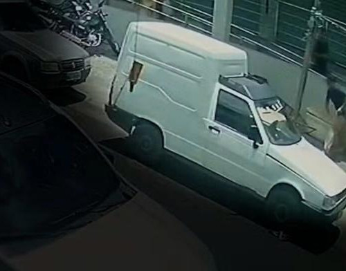 Criminoso arranca cordão de ouro de R$ 20 mil de empresário no Centro de Teresina