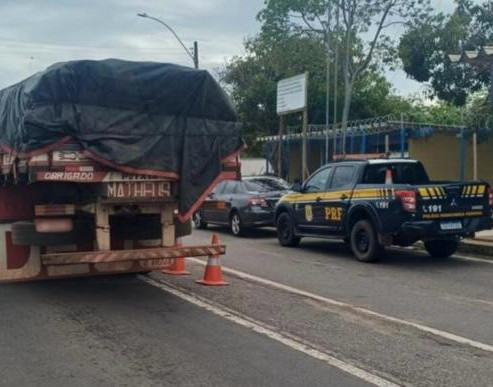 PRF apreende mais de 18 m³ de madeira irregular em Parnaíba