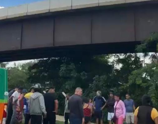 Carro suspeito de causar queda de moto na Ponte da Amizade é identificado