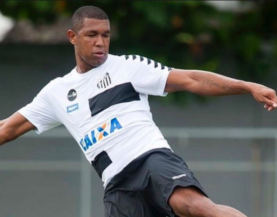 Altos contrata ex-atacante do Santos e Bahia para 2025