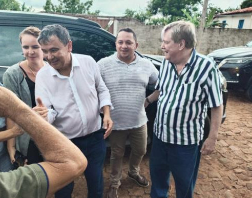 Hugo Napoleão e Wellington Dias se encontram em agenda no Quilombo Mimbó