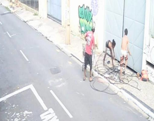 Dupla é detida após furto de fios e dinheiro em banco de Teresina