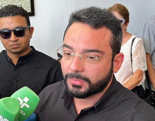 Abalado, prefeito de Parnaíba vai ao velório do vice e decreta luto oficial