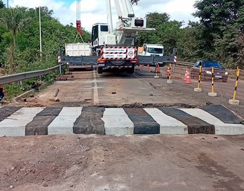 DNIT libera passagem em trecho da BR-343 interditado após desabamento