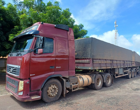 PRF apreende anfetaminas e carga irregular de madeira no interior do Piauí
