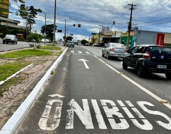 Motoristas de aplicativo devem fazer recadastro para usar faixa exclusiva