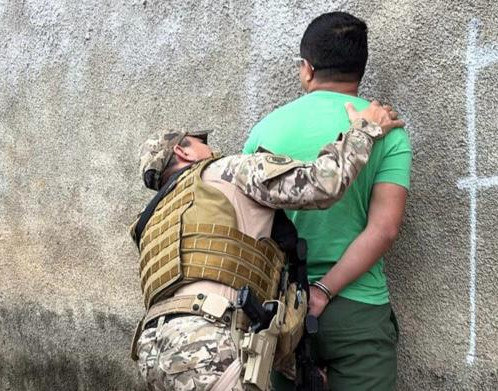 Homens suspeitos de fazer família refém são presos em Altos