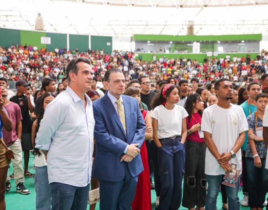 Ciro Nogueira acompanha Pastor Gessivaldo no evento Família ao Pé da Cruz, em Teresina