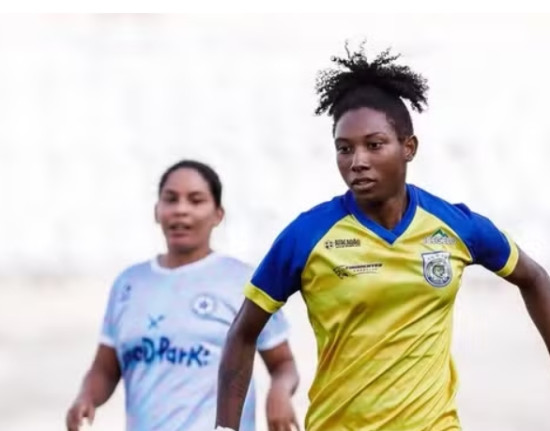 Câmara aprova novas regras para futebol feminino e limita atletas não profissionais
