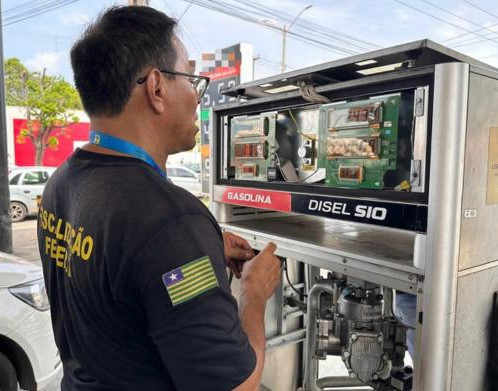 Imepi multa postos por fraudes e interdita bombas em três cidades do Piauí