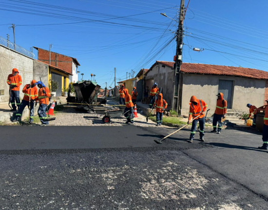 Senador Marcelo Castro entrega novas obras de asfaltamento na zona Leste de Teresina