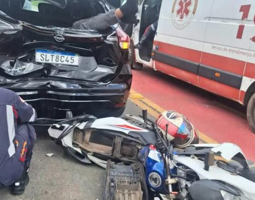 Policial Militar fica gravemente ferido após colisão entre moto e carro em Teresina