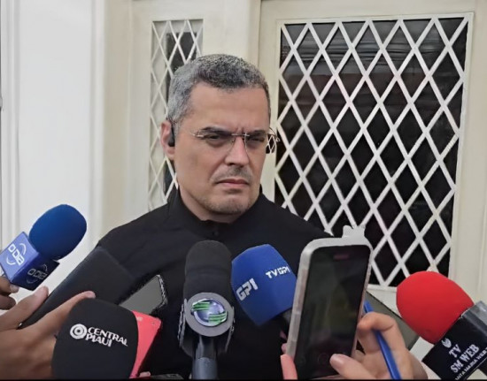 Delegado fica ferido após ser atacado por pitbull durante operação em Teresina