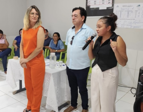 Secretário discute reorganização de turmas com pais em escola rural de Esperantina