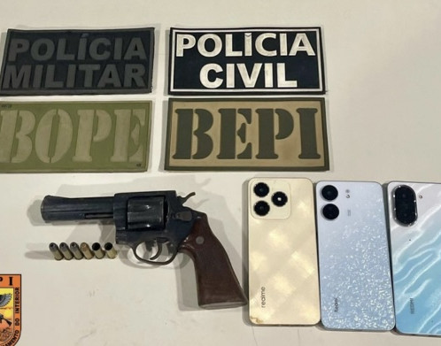 Revólver é apreendido pela PM durante operação na PI-214