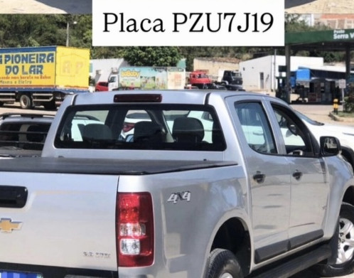 Empresária tem caminhonete roubada por grupo armado na zona sul