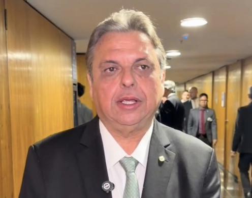Júlio Arcoverde cobra informações sobre serviço de abastecimento da Águas do Piauí