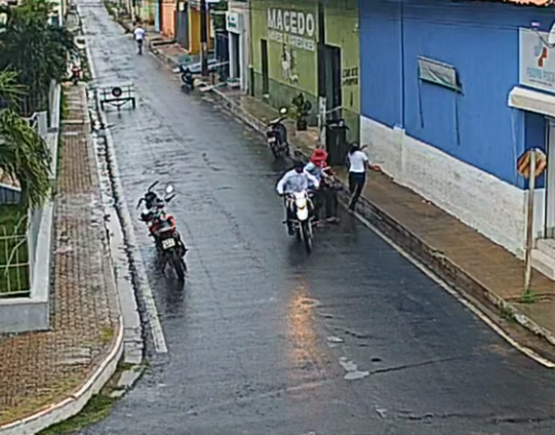 Mulher é assaltada por dupla em motocicleta no Centro de Regeneração