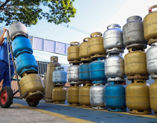 Consumidores do Piauí enfrentarão alta no gás de cozinha com reajuste de R$ 10
