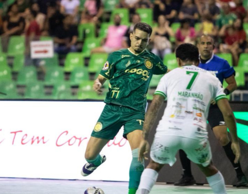 Atlético Piauiense goleia a Chapecoense e fica perto da final do Brasileiro