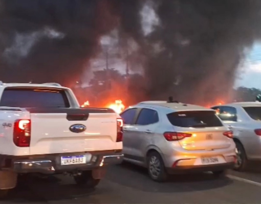 Moradores fecham BR-316 em protesto após morte de açougueiro na zona Sul