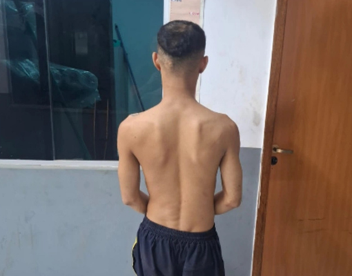 Homem com tornozeleira é preso suspeito de vender drogas dentro de casa em Timon