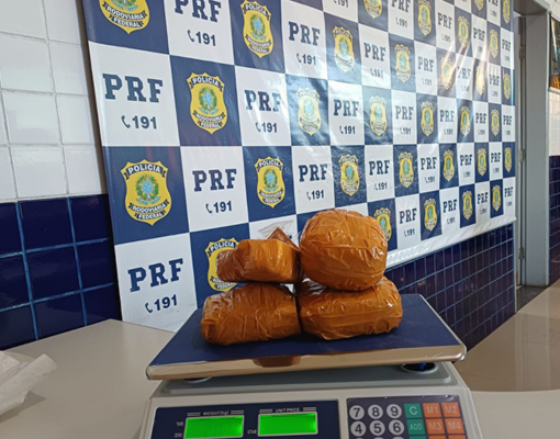 PRF encontra mais de 2 kg de cocaína na mochila de passageiro de ônibus em Floriano