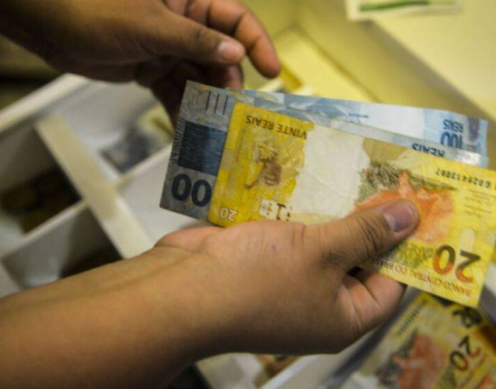 Salário mínimo de 2027 pode ter aumento de R$ 120 e chegar a R$ 1.741 no país