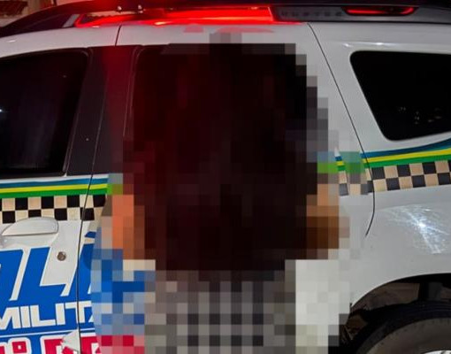 Mulher é presa após chamar homem de 